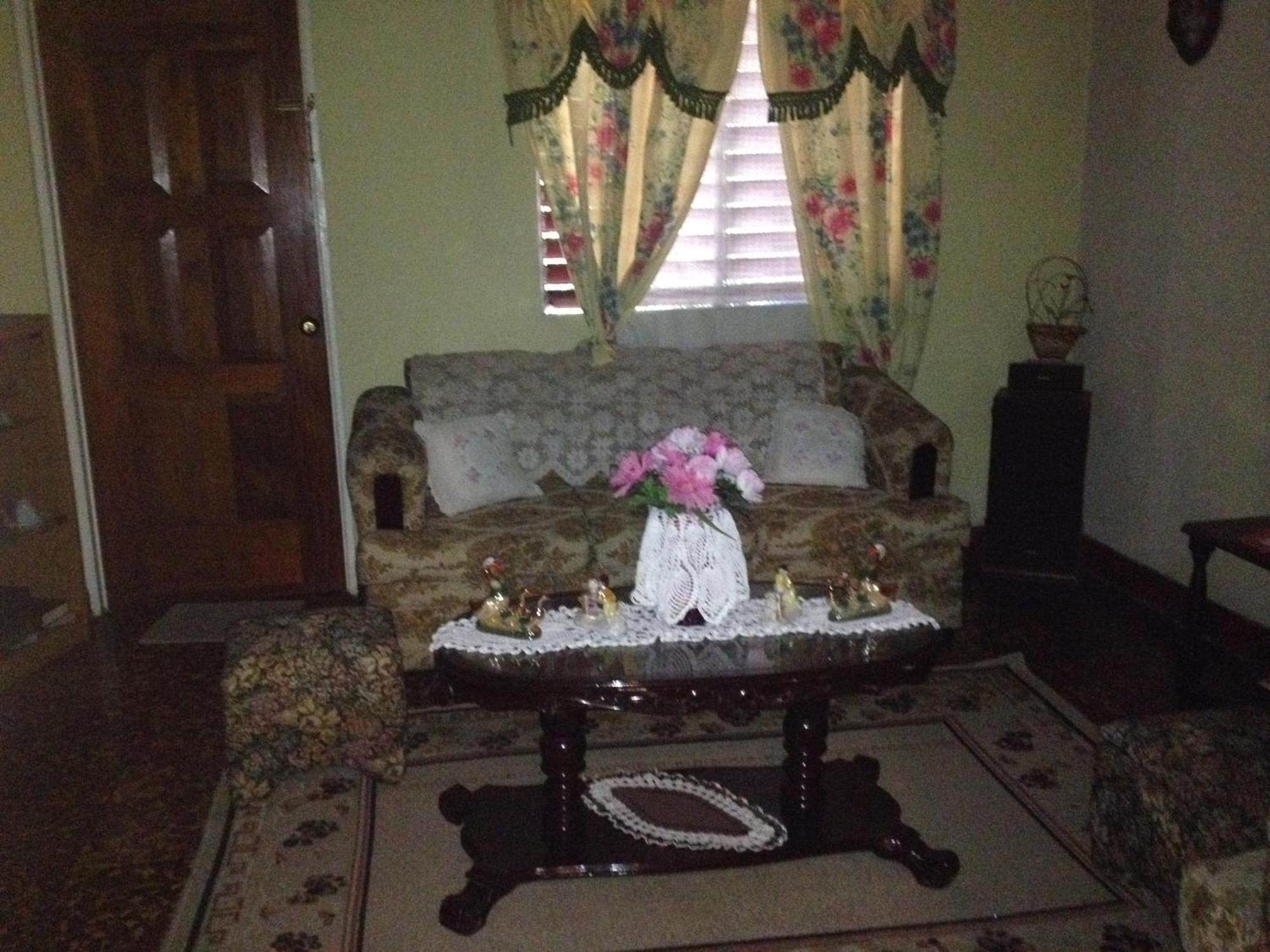 Kingston Airport Bed And Breakfast Екстер'єр фото