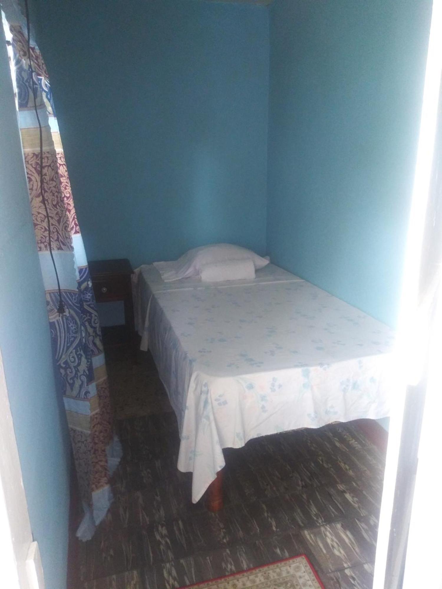 Kingston Airport Bed And Breakfast Екстер'єр фото